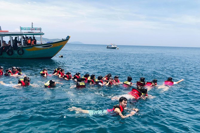 Cham Island Day Tour & Snorkeling from Da Nang with Group tour - From Da Nang to Cua Dai Harbour: the morning routine before sea time