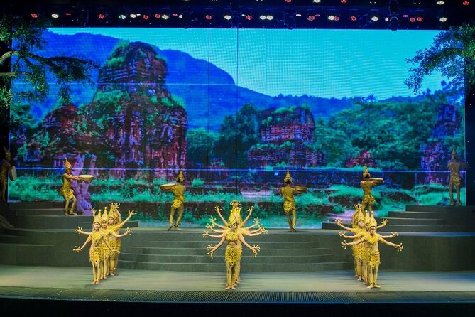 Charming Da Nang Show : Culture-Art-History-LifeStyle of Vietnam - What the Costumes and Props Teach You (Without a Lecture)