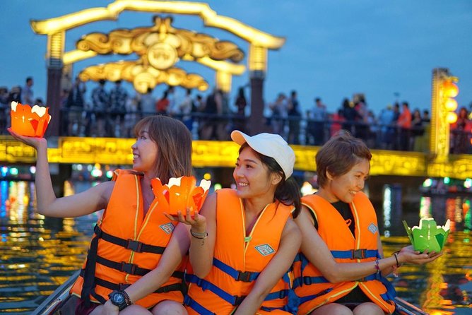 Coconut Basket boat, City tour, Boat ride, Night market from DN - Local home stop and what the dinner is like