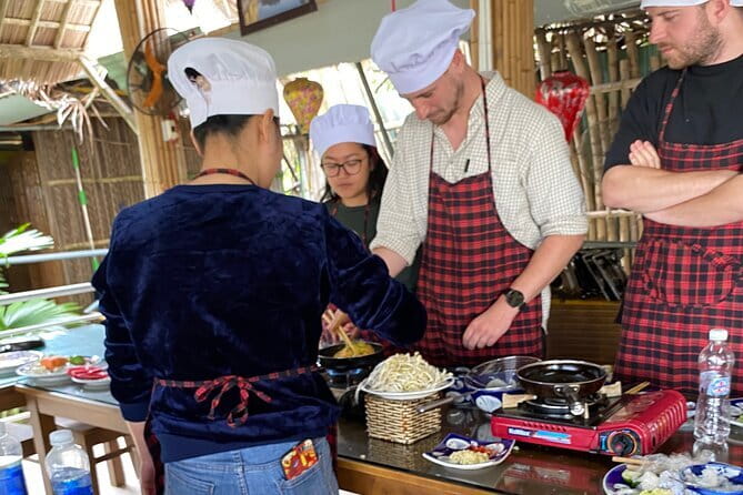 Cooking Class and Tasting Pho in Da Nang with Local Chef - Gỏi cuốn (deep-fried spring rolls): the hands-on confidence builder