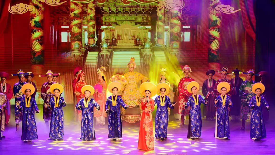 Da Nang: Da Nang Charming show ticket - Ao Dai and Non La moments you can actually photograph