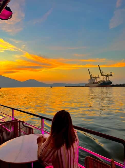Da Nang: Experience a Magical Sunset Dinner Cruise in DN Bay - Dinner set menu: what you’ll eat, and how the menu choices affect your night