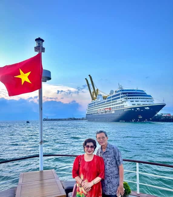Da Nang: Experience a Magical Sunset Dinner Cruise in DN Bay - Vegetarian requests and seafood allergies: how to make sure your meal fits