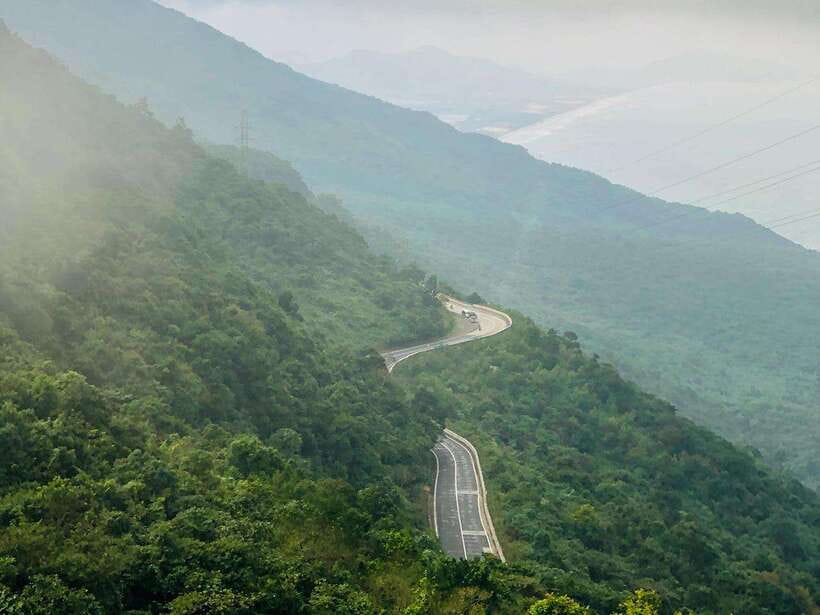 Da Nang: Hai Van Pass And Lang Co Beach Scenic Discovery - Crossing Hải Vân Pass and stopping at Hải Vân Quan: where the coast meets the climb