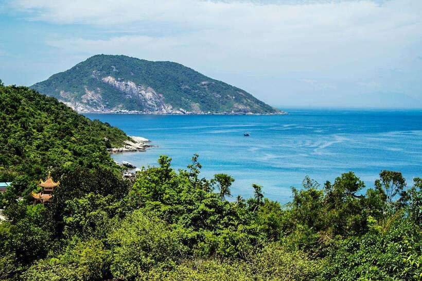 Da Nang: Hai Van Pass And Lang Co Beach Scenic Discovery - Lang Co Beach and Chân Mây: your swim-and-lunch reset