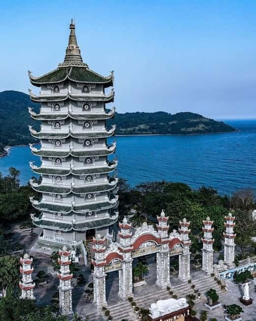 Da Nang: Marble Mountain, Monkey Mountain & Am Phu Cave Tour - A light meal in Da Nang: Quang noodles or Banh Xeo