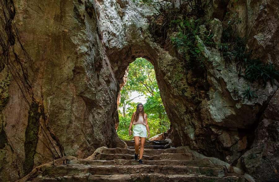Da Nang : Marble Mountains, Monkey Mountain, and Am Phu Cave - Lunch Stop: Fuel for the Monkey Mountain Finale