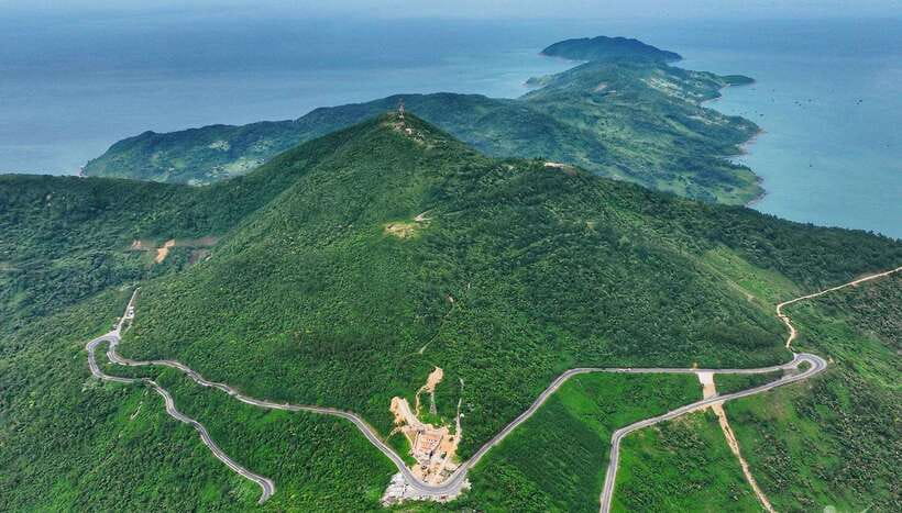 Da Nang : Private Day Trip to Imperial City - Hue - Thien Mu Pagoda: Hue’s oldest pagoda and a calm look at Buddhism