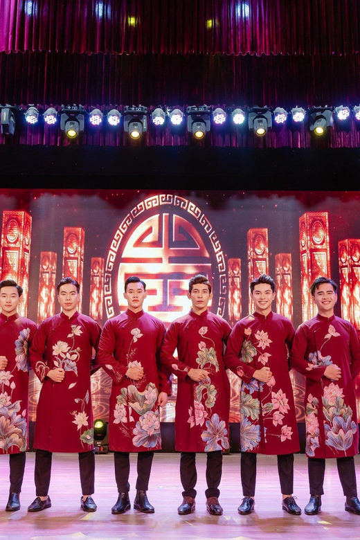 Da Nang "The Ao Dai" Show: Timeless Vietnamese Elegance - Lotus Dance: Symbolism in Movement