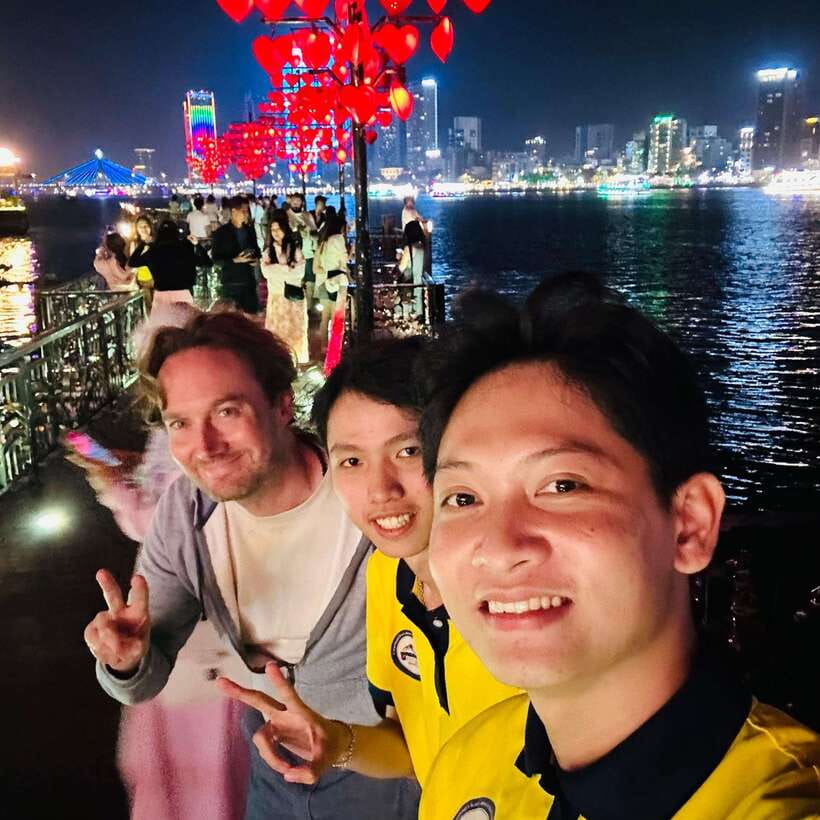 Danang Private Guided Night Tour and Bar - The guide experience: English support and local recommendations
