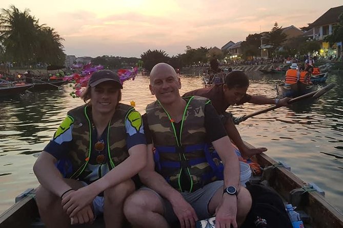 Discover Hoi An Walking Tour, Sampan Boat Ride, Night Market &Colourful Lanterns - Private pickup and a small group: the real value is reduced friction