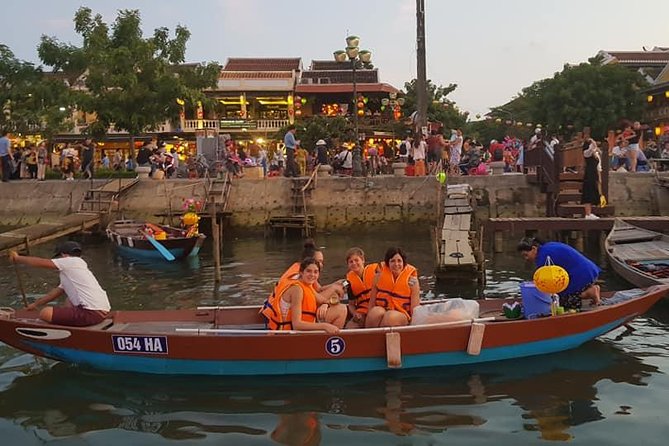 Discover Hoi An Walking Tour, Sampan Boat Ride, Night Market &Colourful Lanterns - Price and value: what $79 buys you (and what it doesn’t)