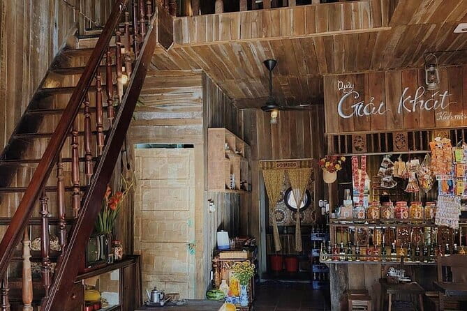 [Free E-sim] Old School Vietnam Cafe Trip in Da Nang - Da Nang Museum of Cham Sculpture: ancient art with a simple time box
