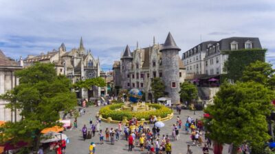 From Da Nang: Ba Na Hills Golden Bridge Day Tour & Lunch - Cable car views and the Golden Bridge photo moment