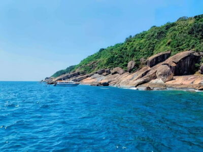From Da Nang/Hoi An: Cham Islands Tour with Snorkeling - Getting to Lang Island: the speedboat thrill and the island layout