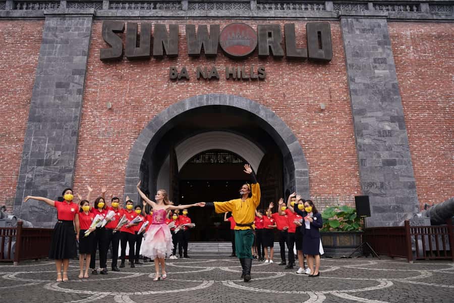 Hoi An/Da Nang: Ba Na Hills & Golden Bridge Small-Group Tour - Golden Bridge: the photos are the easy part