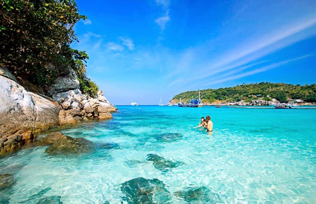 Hoi An/Da Nang: Cham Islands Snorkeling by Speedboat w Lunch - Snorkeling over coral gardens: what you’ll actually get