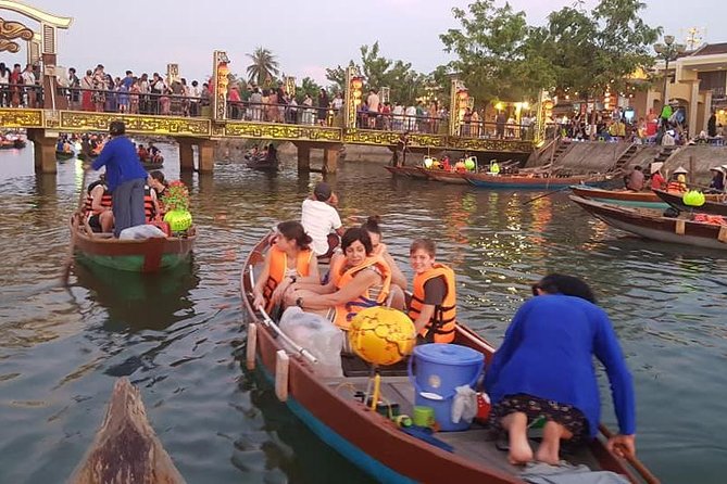 Hoi An Nightlife Tour with Hoi An Ancient Walking Tour, Boat Ride, Night Market - Private pickup and a route built for comfort
