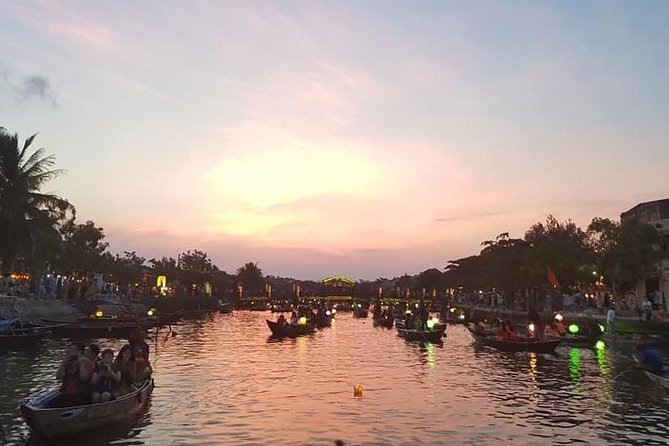 Hoi An Nightlife Tour with Hoi An Ancient Walking Tour, Boat Ride, Night Market - Stop 3: Hoi An Ancient Town walk when the lights come on