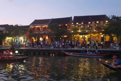 Hoi An Nightlife Tour with Hoi An Ancient Walking Tour, Boat Ride, Night Market - Stop 2: Japanese Covered Bridge in 15 minutes