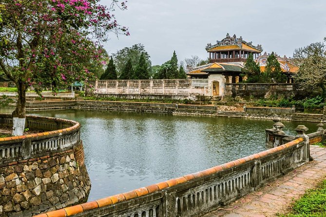 Hue Imperial City & Hai Van Pass Small Group Tour from Da Nang – Full Day - Thien Mu Pagoda: short visit, iconic Hue silhouette