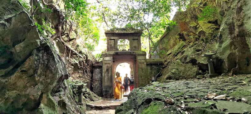 Marble Mountains - Lady Buddha - Coconut Village & Hoi An - Am Phu cave (the hell cave): scary visuals with a karma explanation