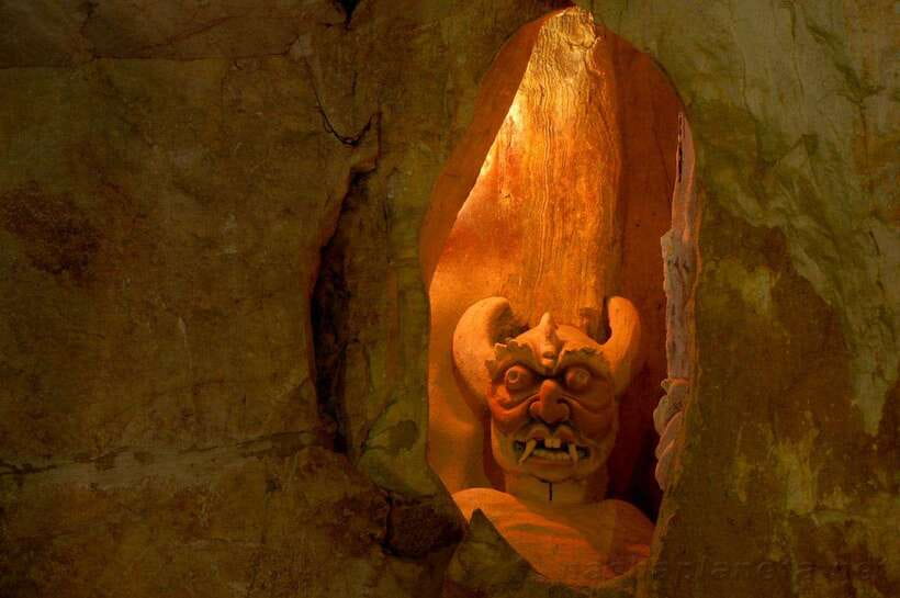 Marble Moutains, Monkey Islands, and Hell Cave Luxury Tour - Âm Phủ Cave: what makes the Hell Cave portion worth your time