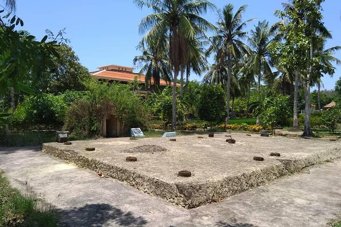 MY LAI MASSACRE Tour from Hotel in Da Nang City or Hoi An City ( Private Tour ) - The guide is the difference-maker (and the highlight)