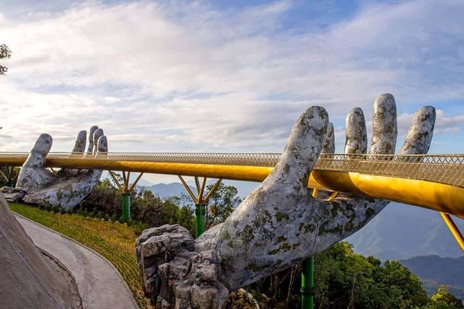 PREMIER TOUR - Discover Golden Bridge and Ba Na hill - Small group by Mini Van - Golden Bridge: what you’ll see and how to maximize photo time