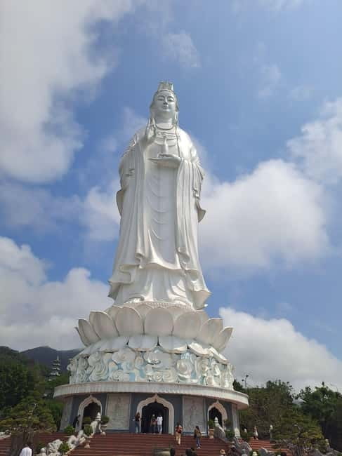 Private Jeep Tour to Marble - Monkey Mountains -Son Tra peak - Who runs the show: guide support that turns photos into understanding