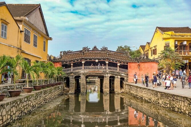 Private Tour to Golden Bridge Ba Na Hills in Da Nang Vietnam - Lunch and downtime: getting fuel without derailing your schedule