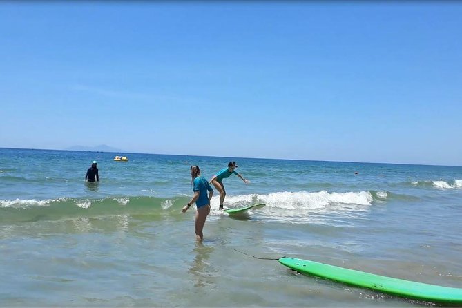 Surfboards rental on My Khe Beach - The 4-hour rental flow: from shop to water