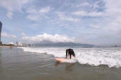 Surfboards rental on My Khe Beach - Price and value: what $8 buys you (and what you should check)
